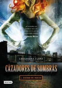 Portada Cazadores de sombras. Ciudad de hueso