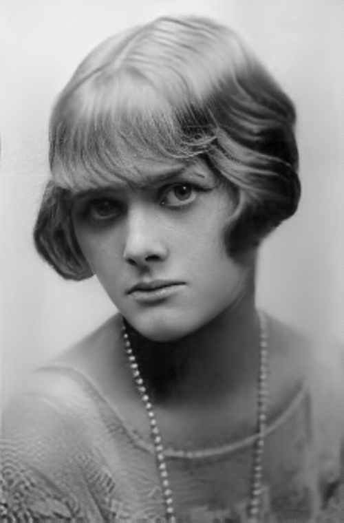 Young Daphne du Maurier (about 1930)

